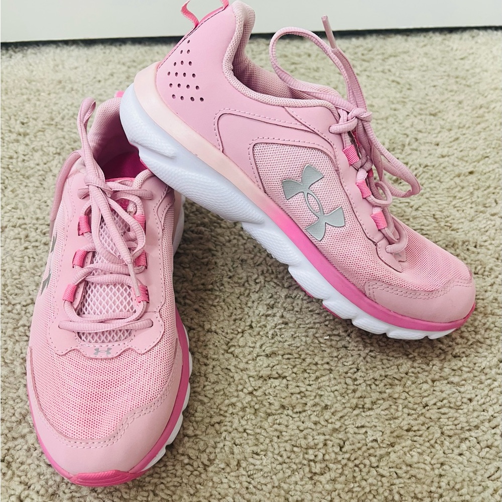 Under Armour Pink Running Sneakers size 6.5Y